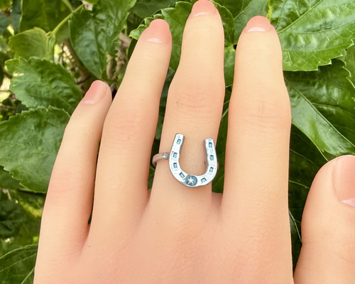 沖縄の星砂入り馬蹄リング！アレルギー対応で海でも付けっぱなしOKです