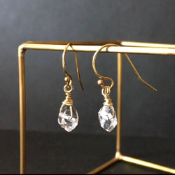 ハーキマークォーツ ピアス（フック・チェーン） の人気通販｜Creema