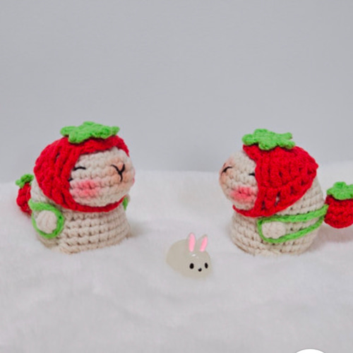 いちご帽子のカピバラさん あみぐるみキーホルダー ぬいぐるみ