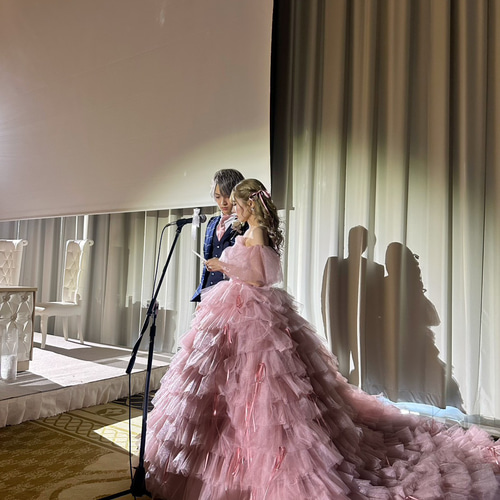 ピンク フリル ウェディングドレス　ドレスプロダクション　【W342】 オフショルダー ボリュームフリルドレス（W342）