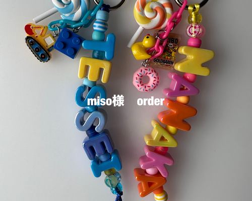 M様　手作りチャーム 🩵🤍🩵🤍 娘から 手作りチャームを もらいました☺️ 勉強の合間に