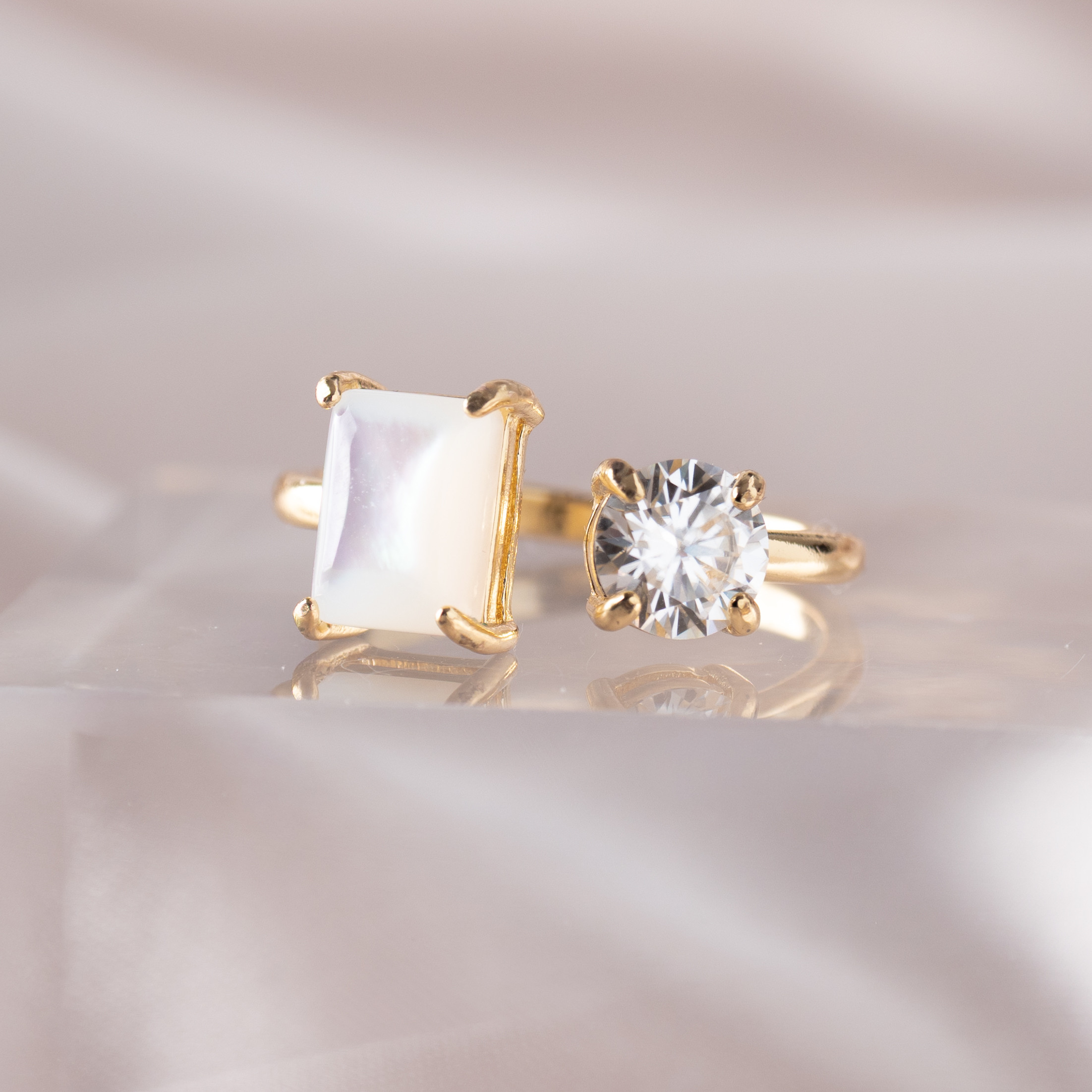 ホワイトシェル×大粒モアサナイト　リング　フォークリング　大ぶり