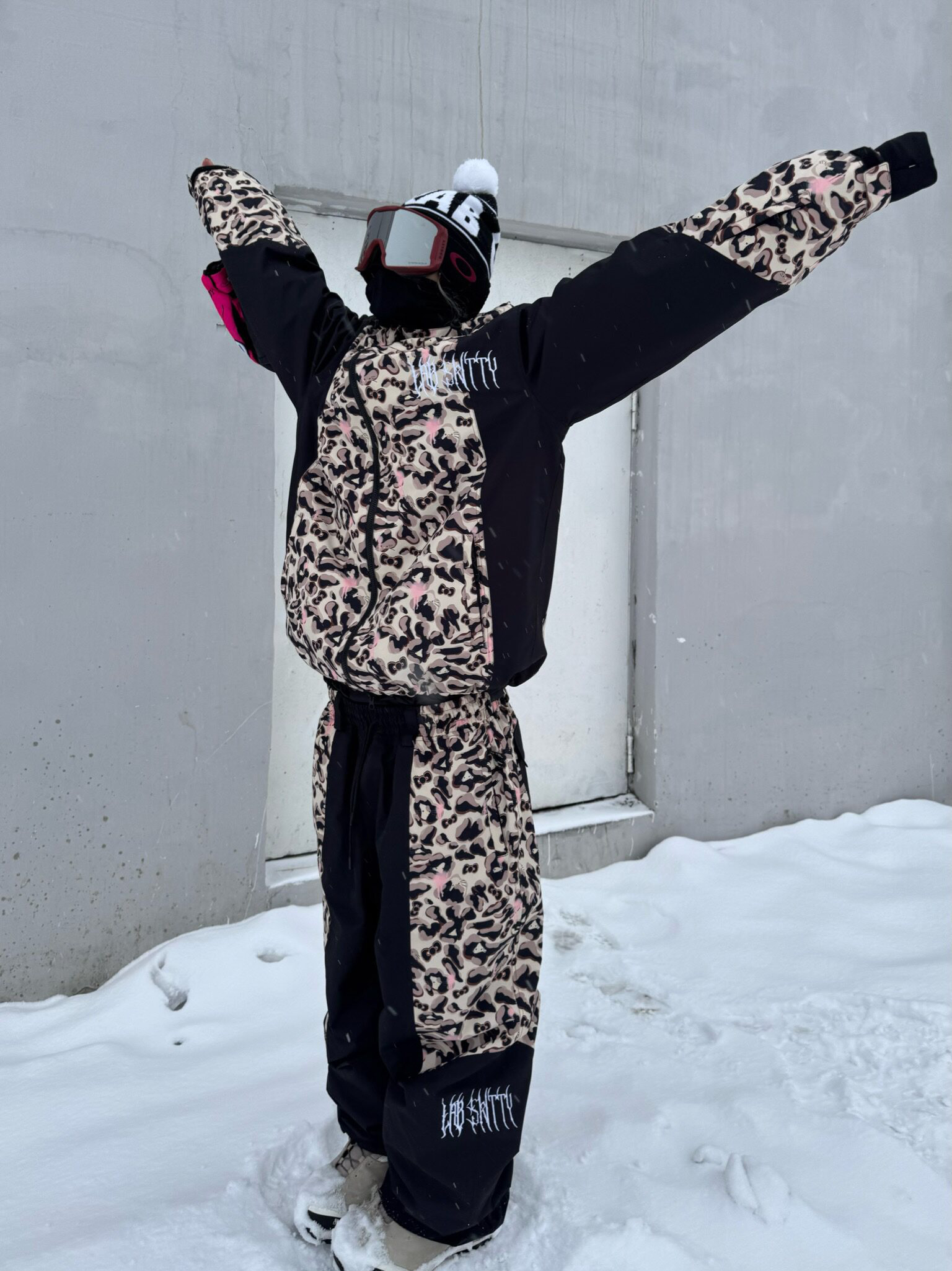 25-26 スノボウェア 上下セット ヒョウ柄 撥水 黒 メンズ レディース ジャケット パンツ SK092