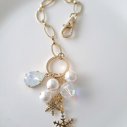 真っ白なキラキラバッグチャーム✨スワロフスキークリスタル バッグ