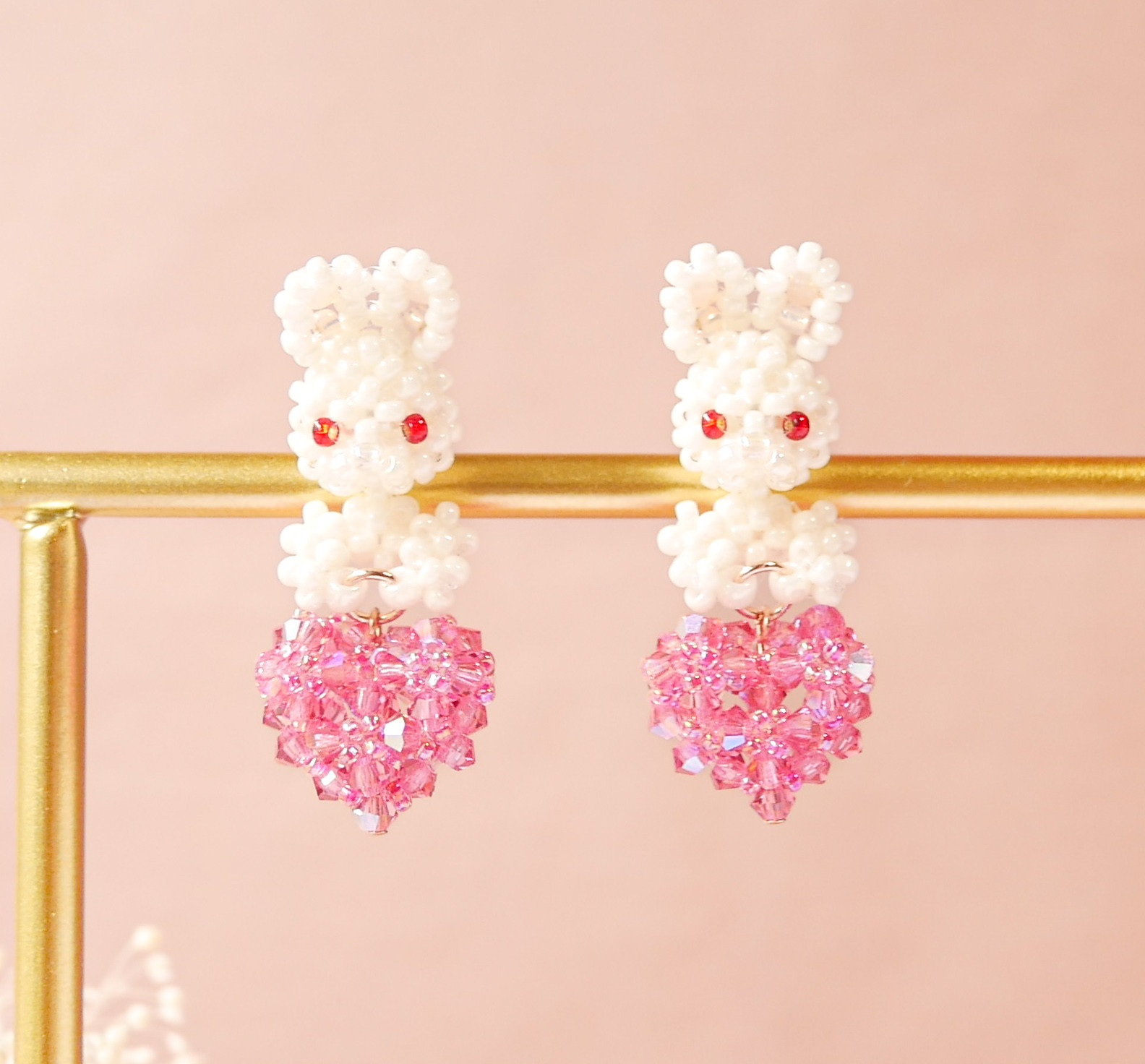 キラキラハートを提げたうさぎのピアス/イヤリング＊チェリーピンク