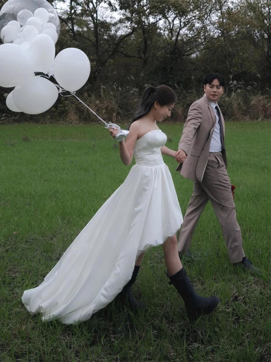 高級感 白 サテン オフショルダー ウェディングドレス 韓国風 結婚式 花嫁 演奏会 誕生日 前撮り HL964