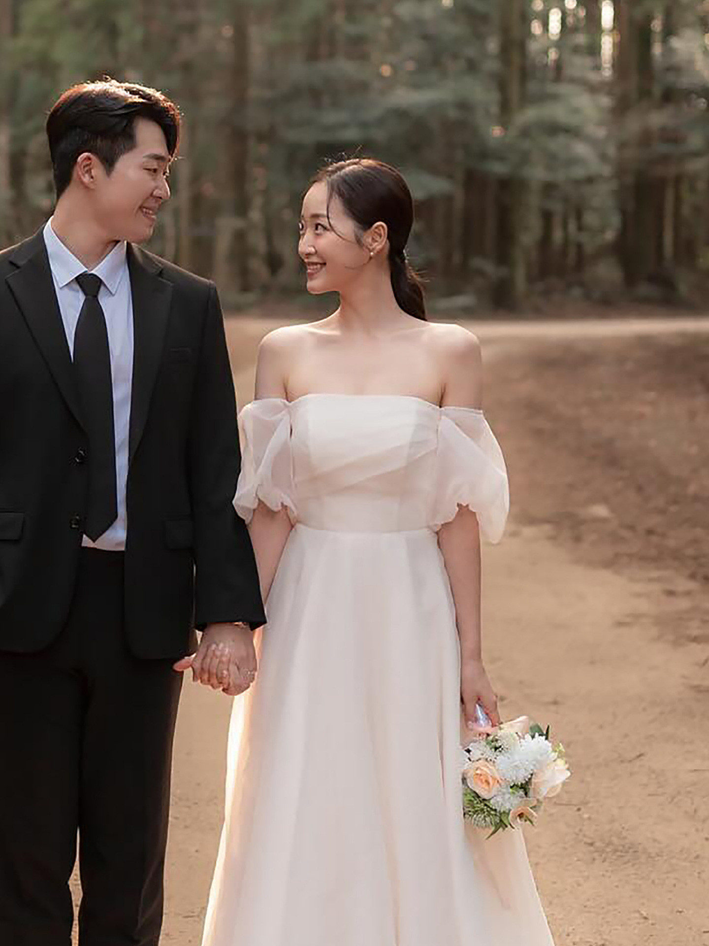 高級感 白 オフショルダー ウェディングドレス 綺麗 韓国風 結婚式 花嫁 演奏会 誕生日 前撮り HL965