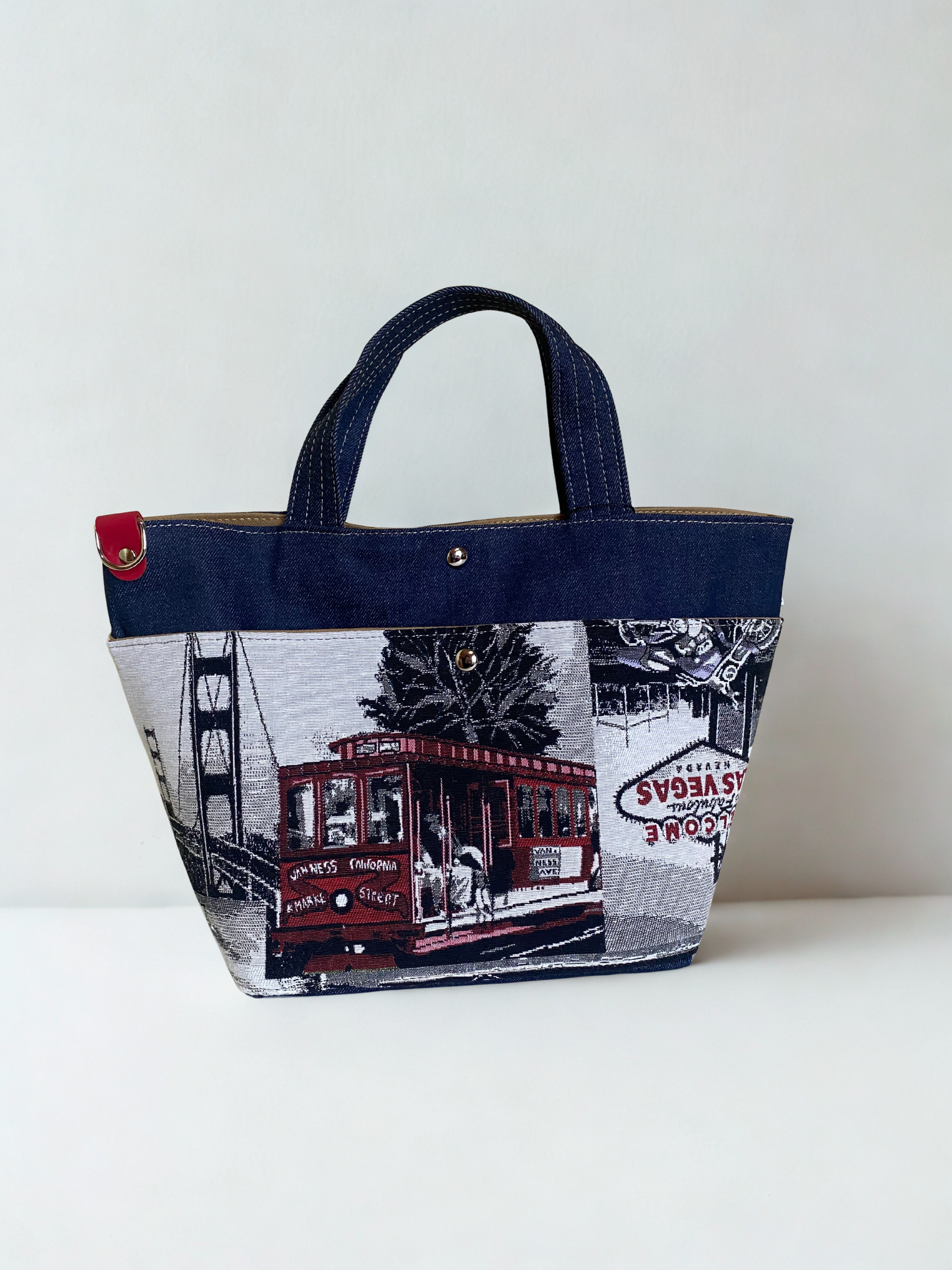 ポケットがたくさん付いたトートバッグ　デニム×車