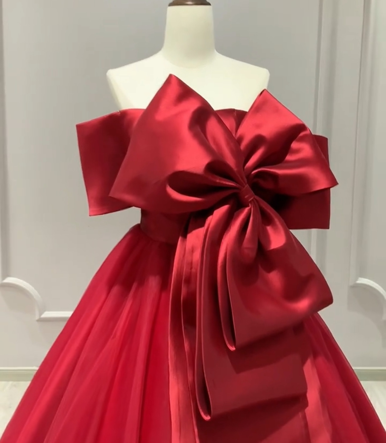 お色直し　赤系　サテンふんわりチュール　痩せて見える　可愛いリボン　二の腕を隠せる　編み上げサイズオーダー可能　前撮り