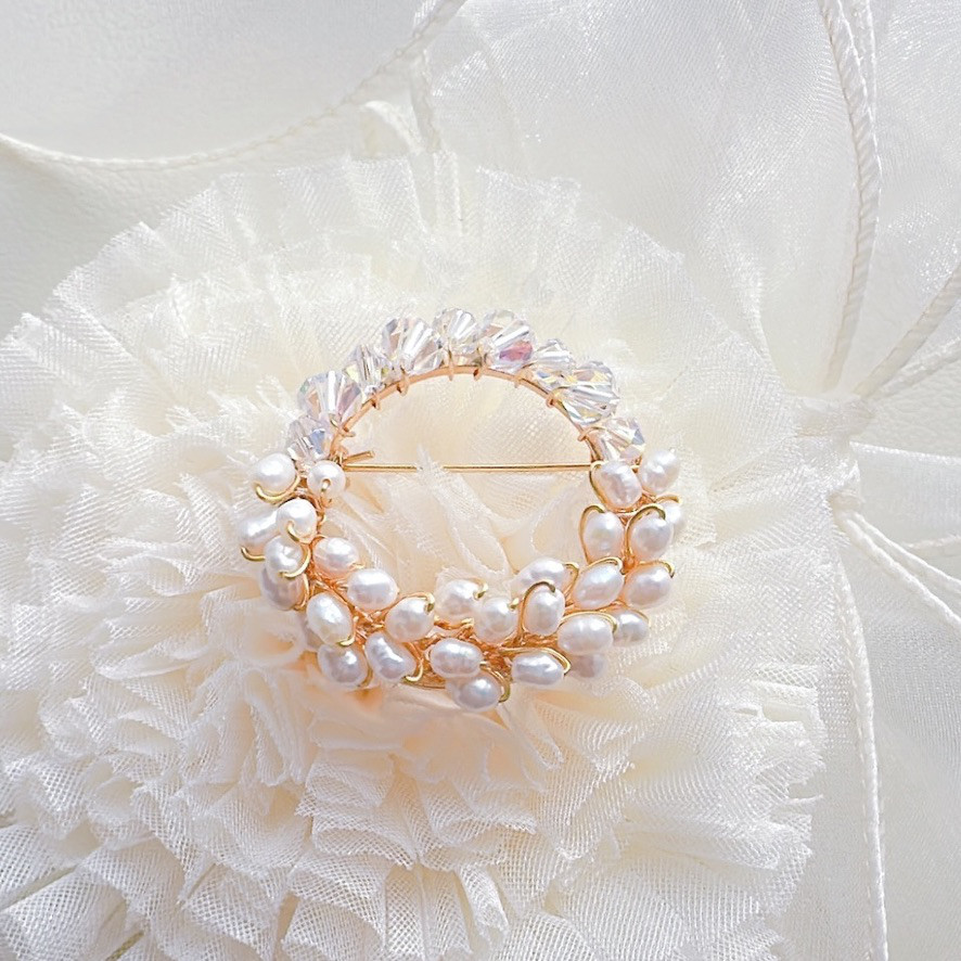 つぶつぶ淡水パール＆クリスタルのジュエルリースブローチ　Angelique Lumière〜 光をまとう天使の花冠 〜