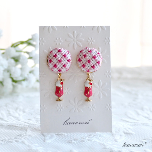 刺繍のイヤリングorピアス《ピンククリームソーダ》 イヤリング