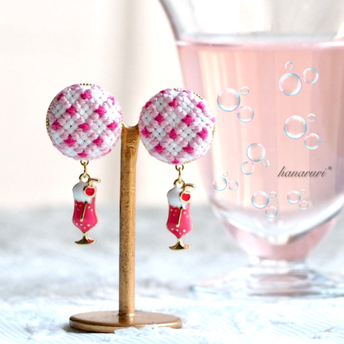 刺繍のイヤリングorピアス《ピンククリームソーダ》 イヤリング
