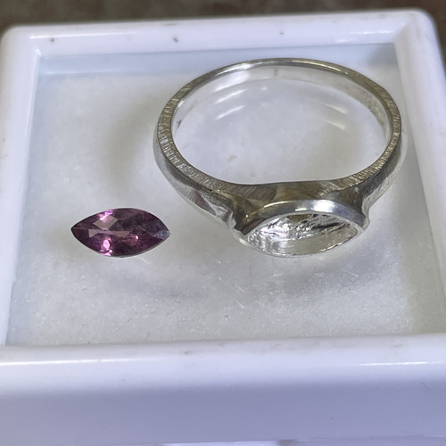 ロードライト ガーネット MQチェッカーカット 0.56ct 変形印台