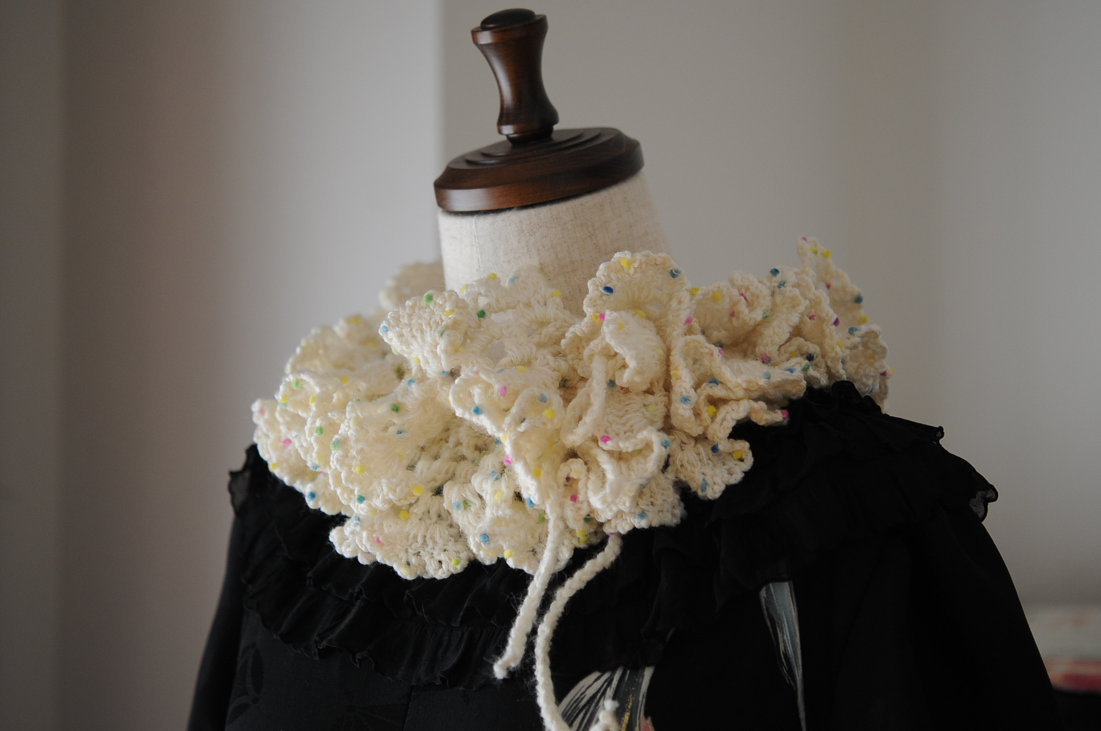 可愛いフリルのマフラー　カシミア