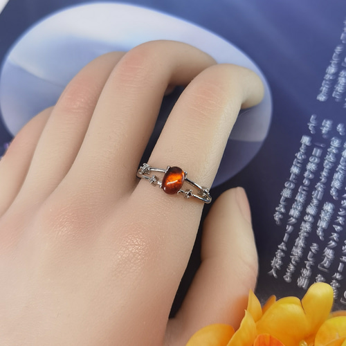 新年の朝に輝く ― 天然「サンセットオレンジ・ガーネット」リング