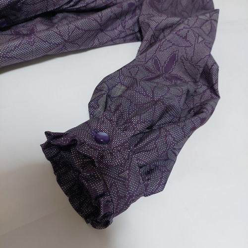 paint it black 様ご予約着物リメイクフリル付きバンドカラーブラウス 着物リメイク＊大島紬からフリル付きバンドカラーワンピース