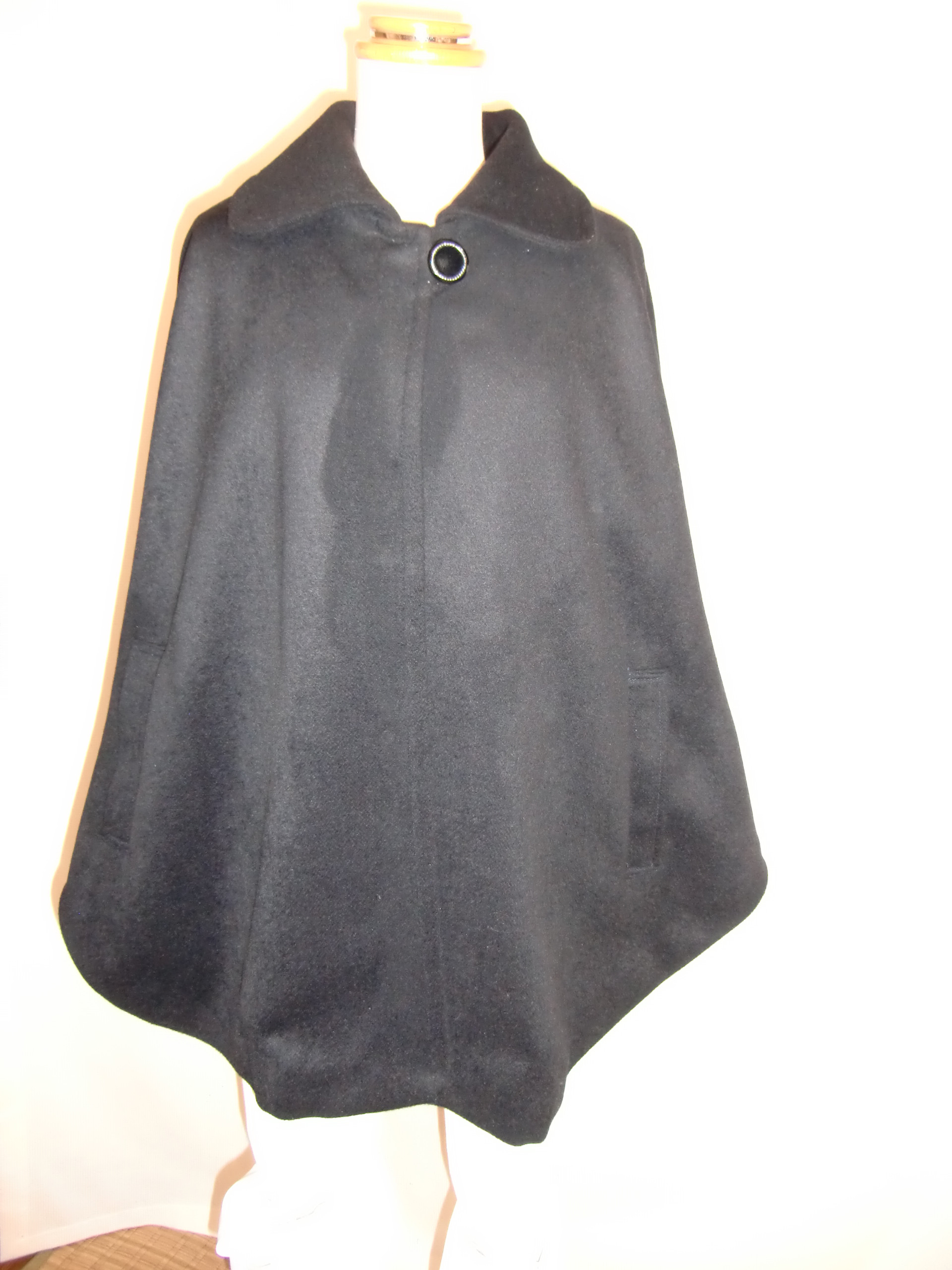 和装・洋装どちらにも／獣毛混上質ウールの襟付きポンチョ／濃紺