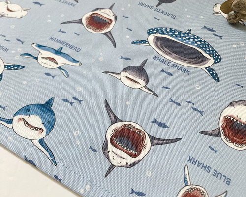 R1☆ランチマット　40×50 ネームタグ付き　ジンベイザメ 昆虫　国旗　サメ R1☆ランチマット40×50 ネームタグ付きジンベイザメ 昆虫国旗サメ