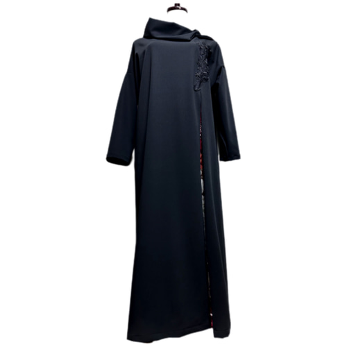 振袖　着物リメイク　ドレス　黒×椿や牡丹　和柄　ワンピース　ハンドメイド 振袖 着物リメイク ドレス 黒×牡丹や菊椿 和柄 ワンピース