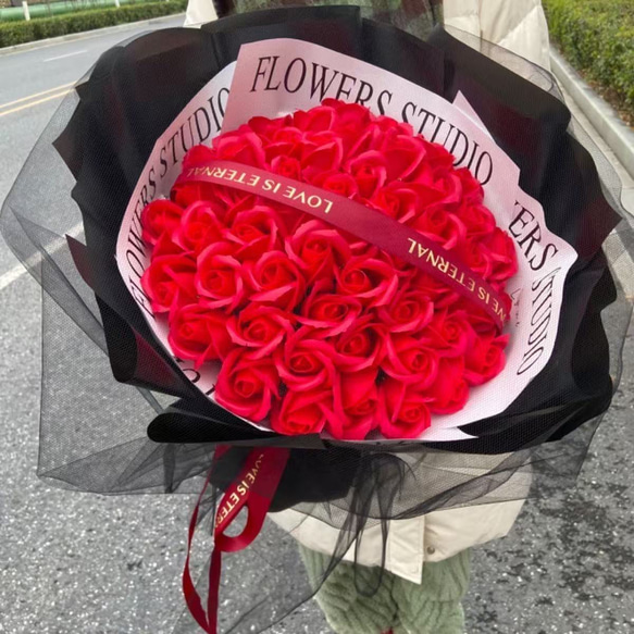 赤バラ33本かわいいひまわりハンドメイド花束バラソープフラワー