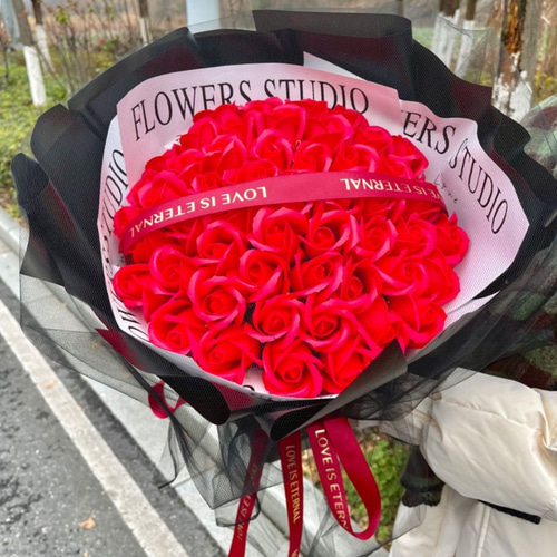 赤バラ33本かわいいひまわりハンドメイド花束バラソープフラワー