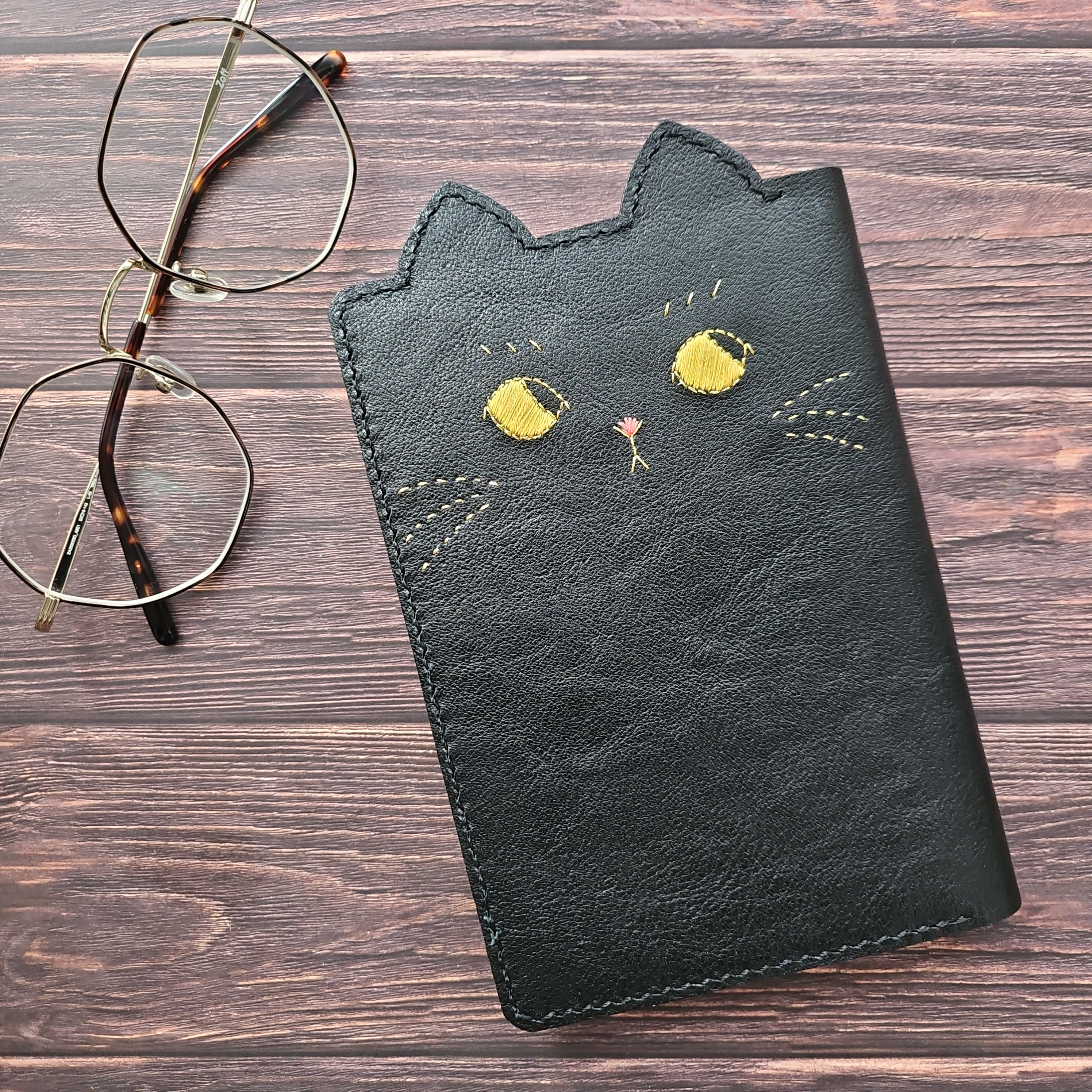 【受注制作】 ねこのお顔 文庫本カバー　黒猫　 牛ソフトヌメ革
