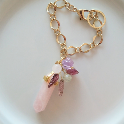 ローズクォーツ バッグチャーム☆ラベンダーアメジストのバラ付