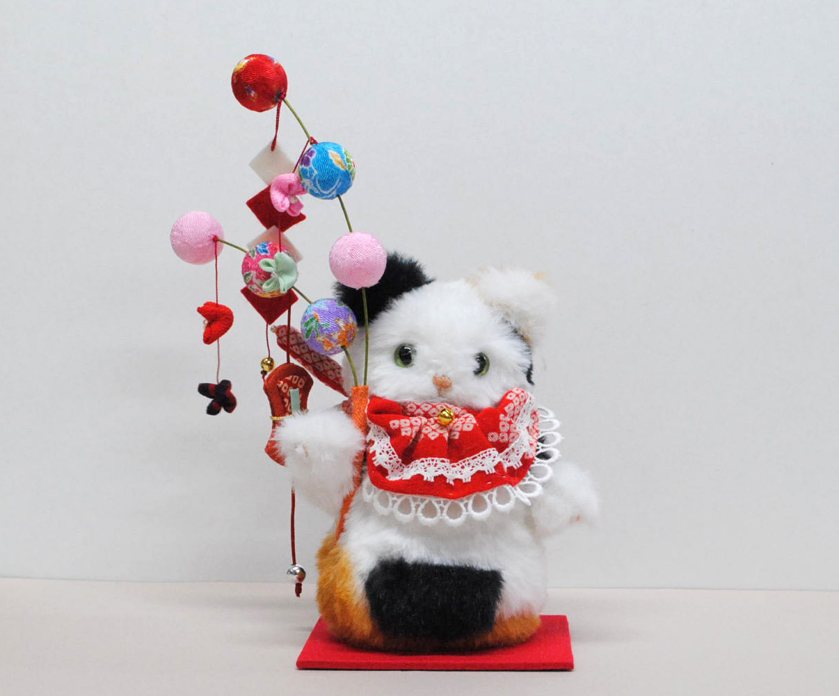 三毛の招き猫　お飾り付き