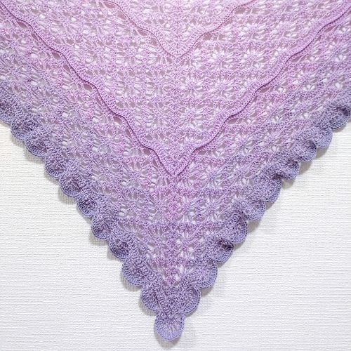 HERMES 花柄三角ストール ピンク・グリーン カワイイ CAWAII 立体の花