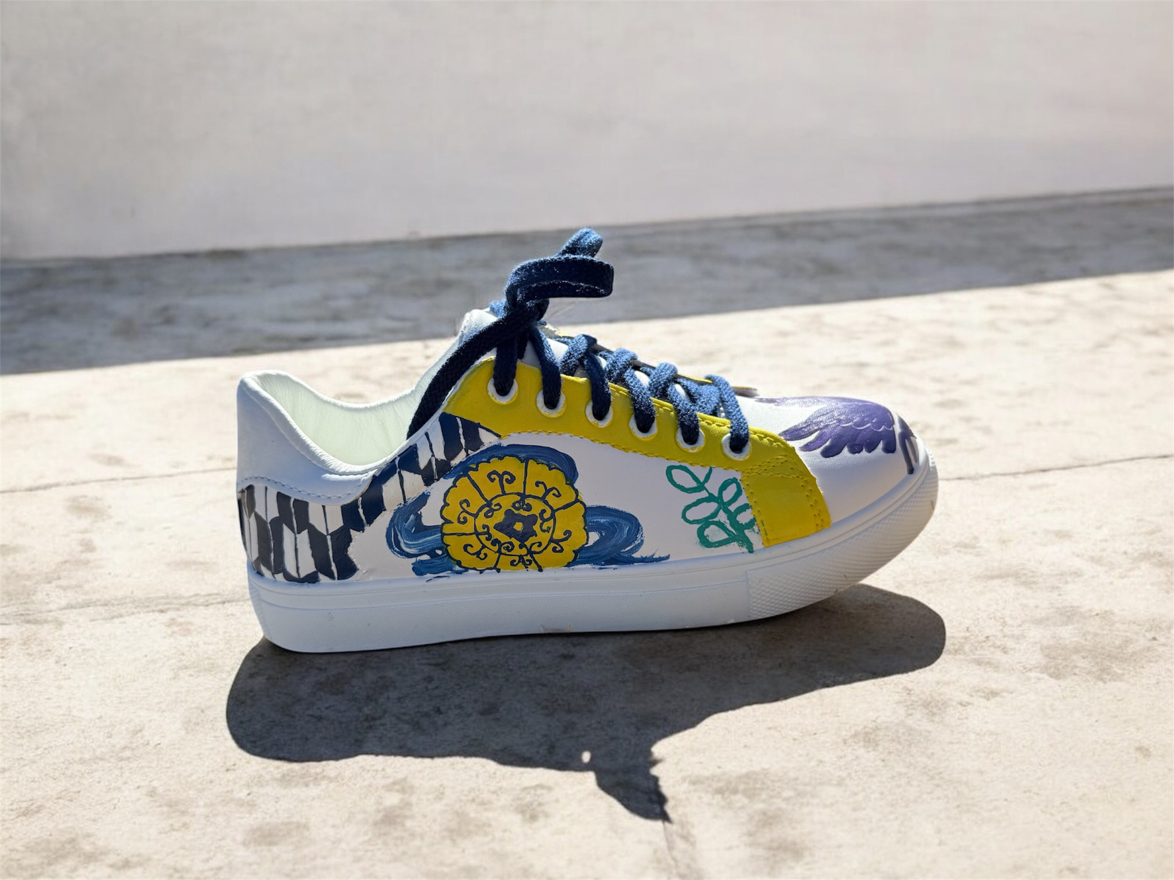 【パリ展出展作家】矢絣柄と鳳凰｜手描きペイントスニーカー（受注生産/持ち込み可）|ギフト