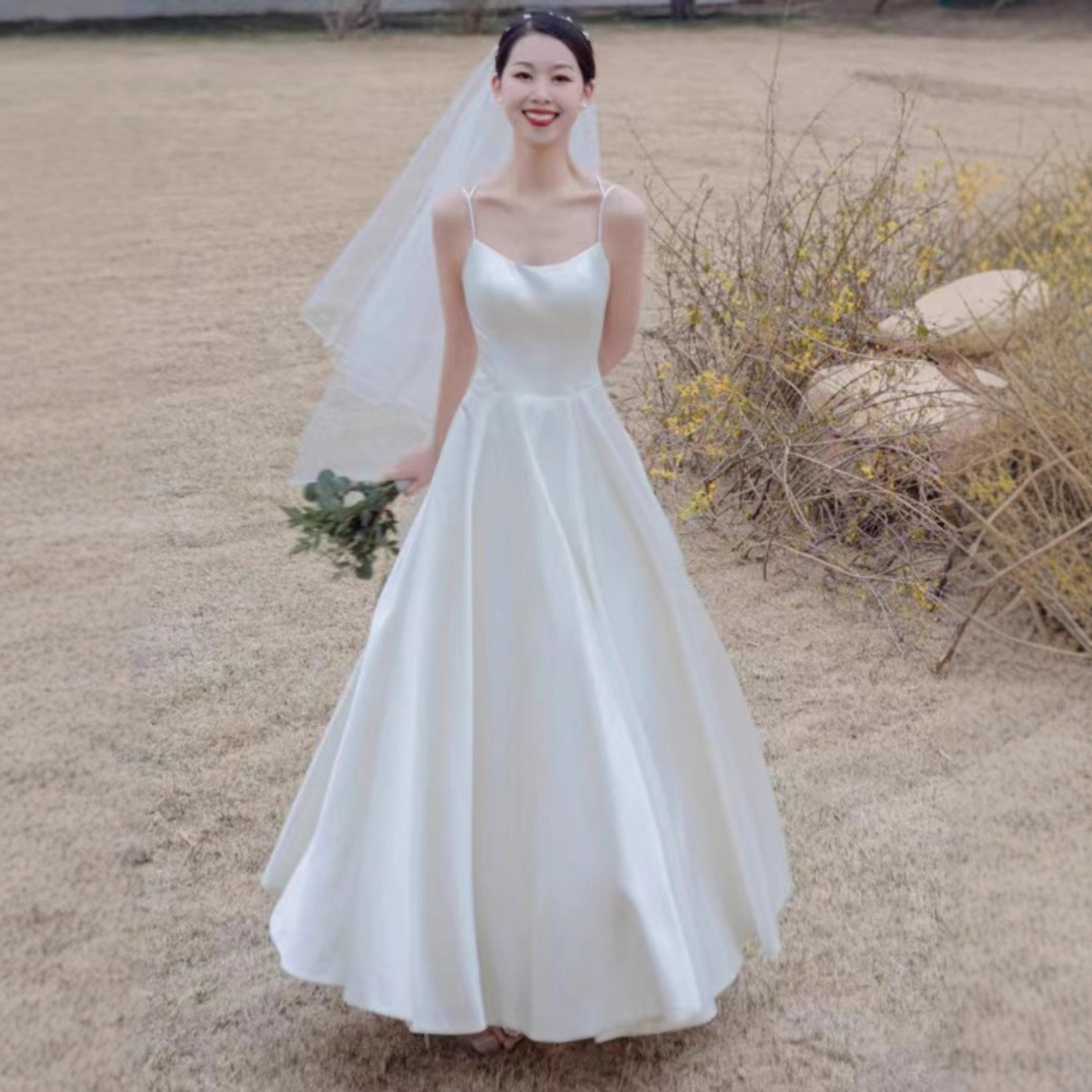 ウェディングドレス 白 黒 ノースリーブ シンプル 韓国風 結婚式 パーティー 前撮り 二次会 お呼ばれ AK555