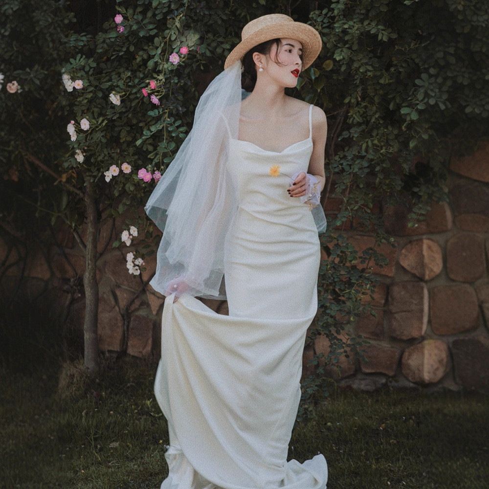 ウェディングドレス 白 黒 ノースリーブ シンプル 韓国風 結婚式 パーティー 前撮り 二次会 お呼ばれ AK558