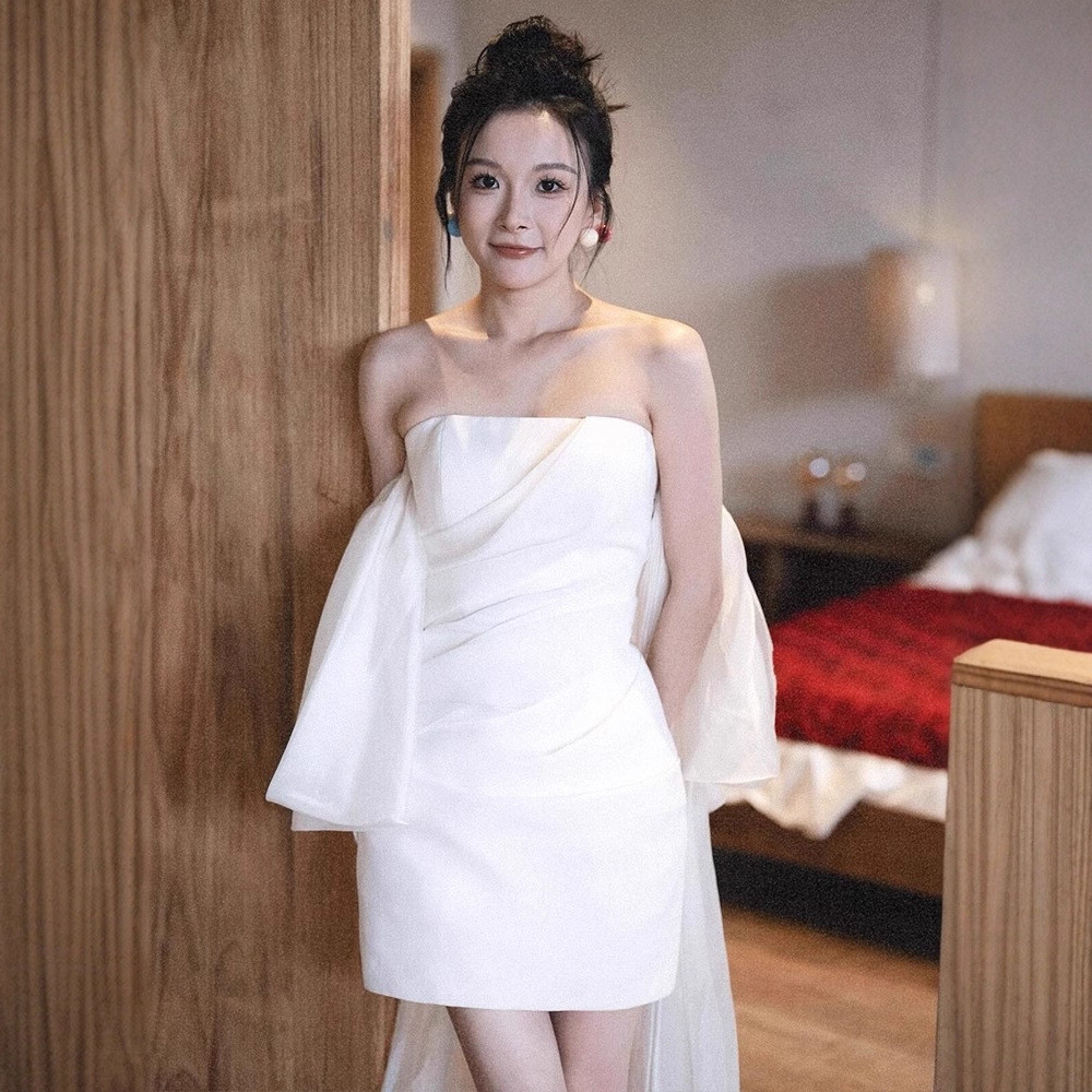 ウェディングドレス 白 黒 ノースリーブ ショート丈 韓国風 結婚式 パーティー 前撮り 二次会 お呼ばれ AK561