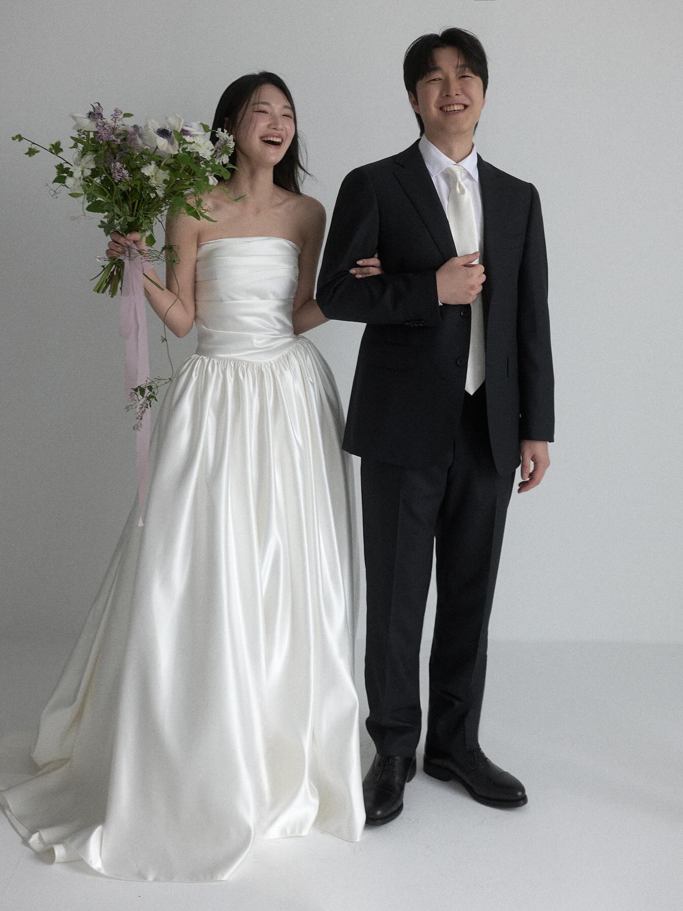 高級感 白 サテン オフショルダー パーティードレス 韓国風 結婚式 成人式 演奏会 誕生日 前撮り HL975