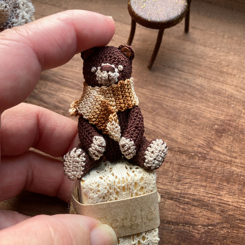 一点物】40番レース糸のミニチュアあみぐるみ ＊ くまとウッドキューブ