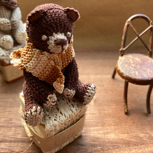 一点物】40番レース糸のミニチュアあみぐるみ ＊ くまとウッドキューブ