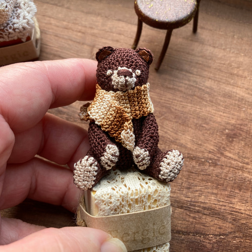 一点物】40番レース糸のミニチュアあみぐるみ ＊ くまとウッドキューブ
