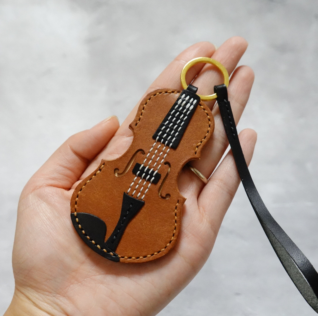 『本革』総手縫い・イタリアンレザーで作った弦楽器のバッグチャーム