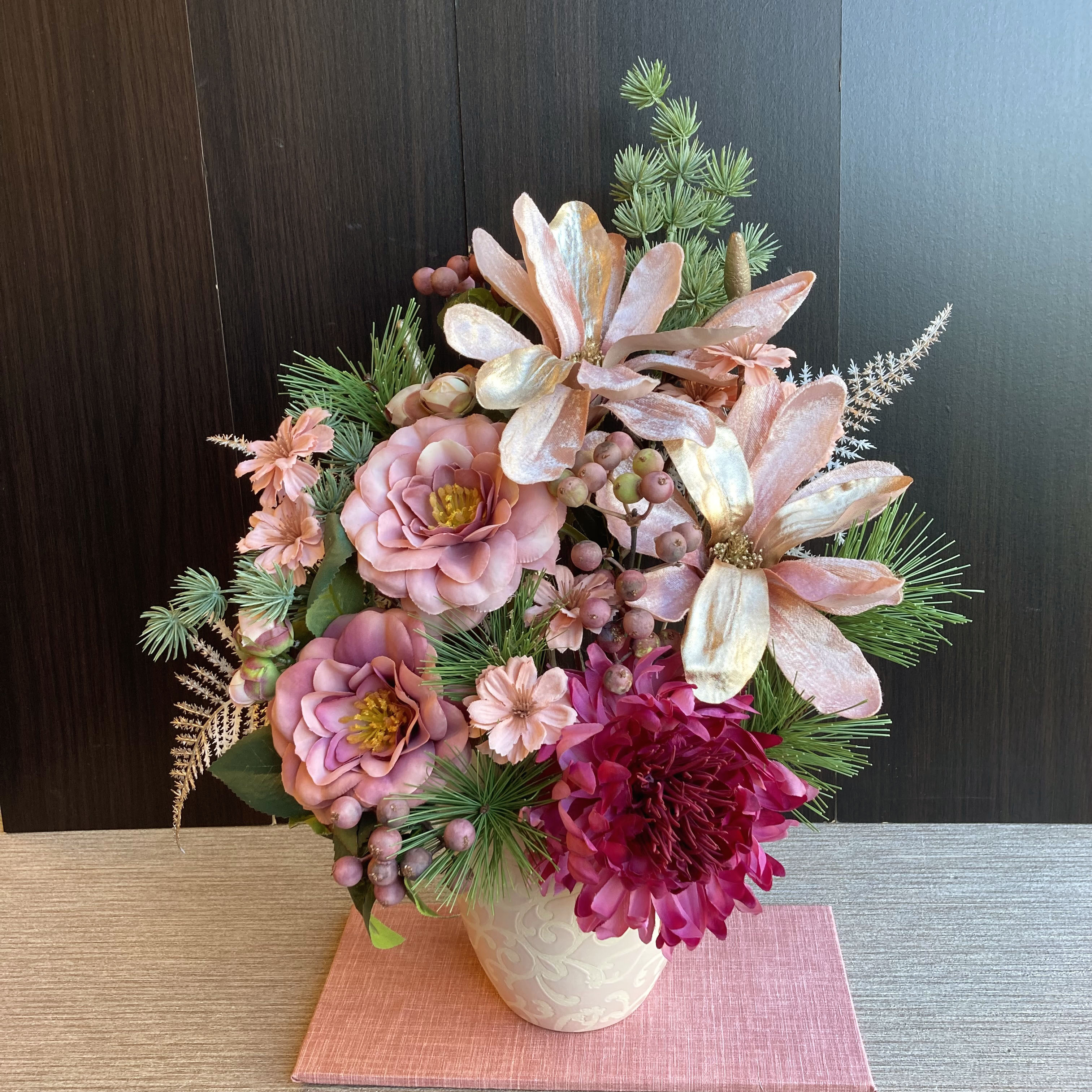 一点物／大きめサイズ【お正月・おひなさま】毎年飾れるマグノリアと椿のお飾り　アレンジメント／お正月置物／ひな祭り