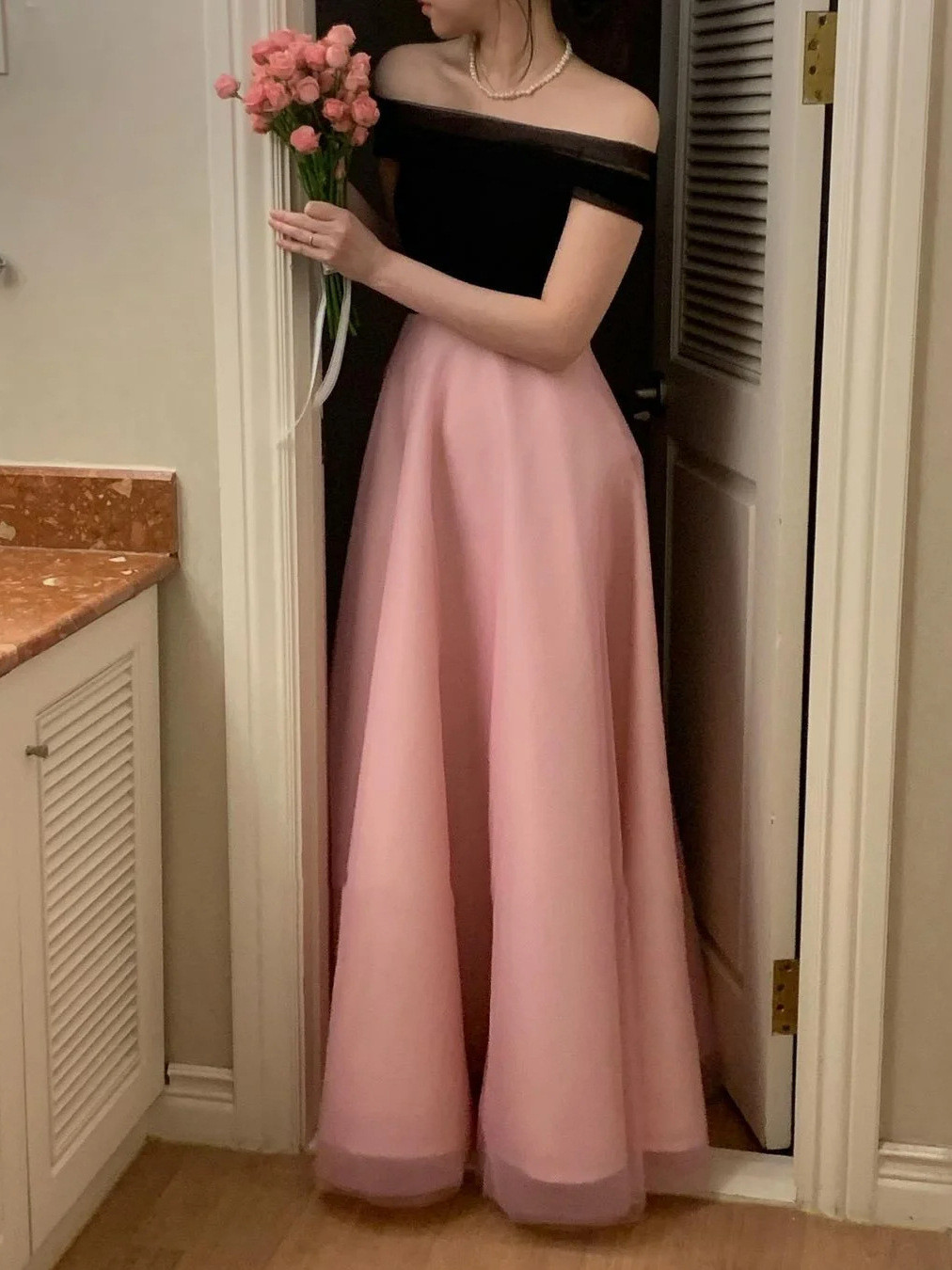 高級感 ピンク オフショルダー パーティードレス 韓国風 結婚式 成人式 二次会 演奏会 誕生日 前撮り HL978