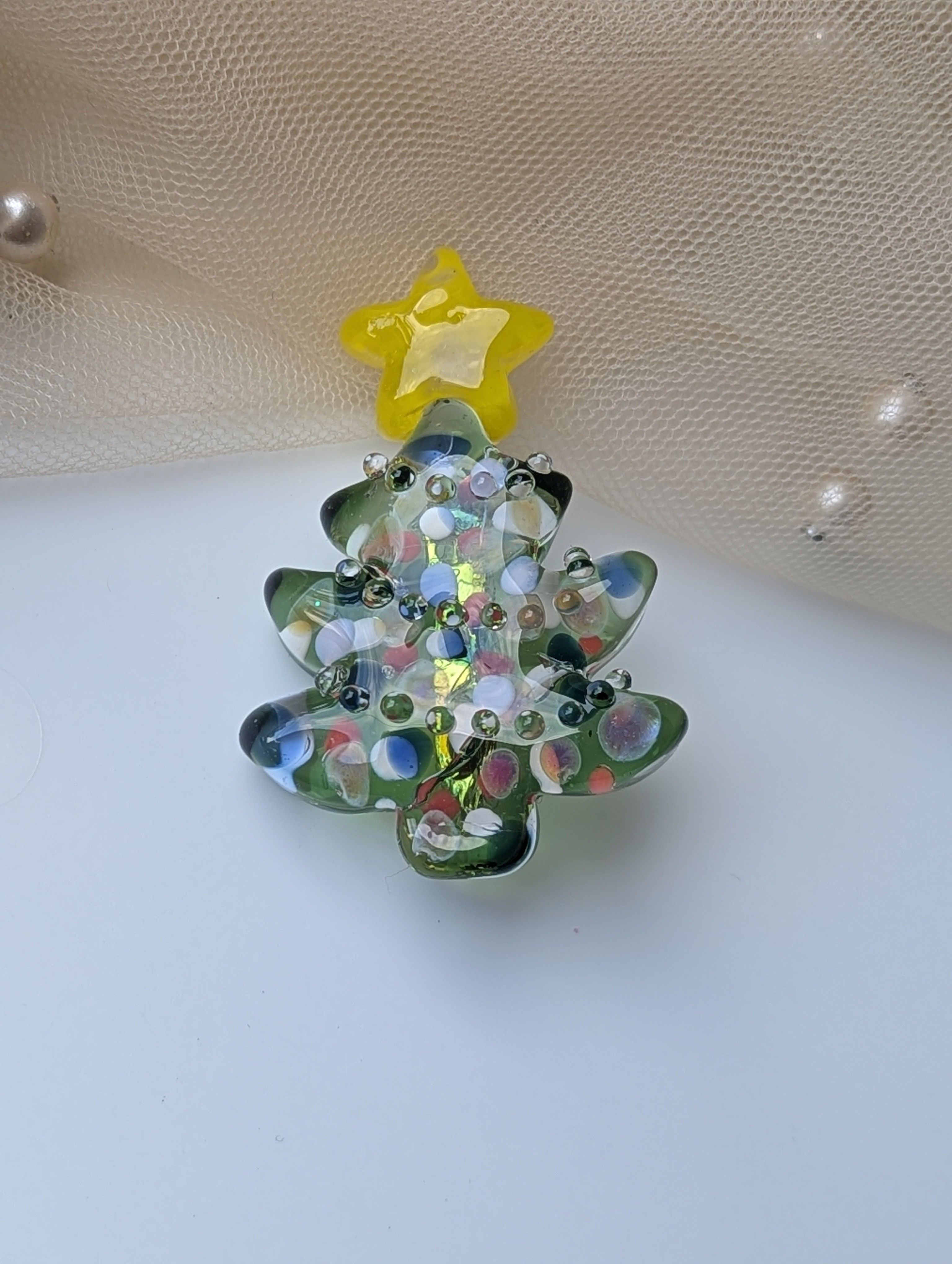 ガラスのクリスマスツリーブローチ