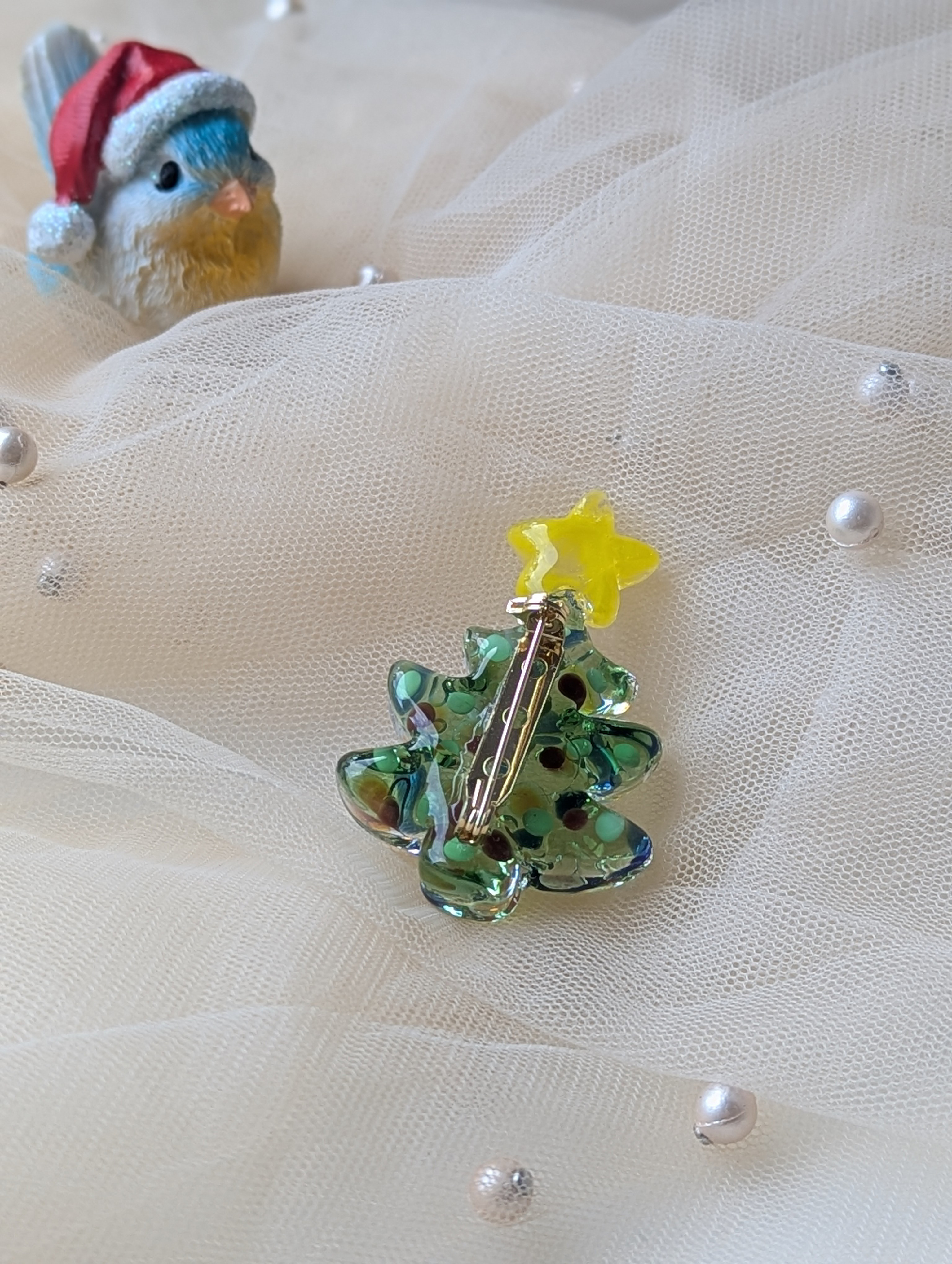 ガラスのクリスマスツリーブローチ