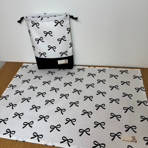 2点セット 40㎝×60㎝小学生向けランチョンマットと給食袋（リボン