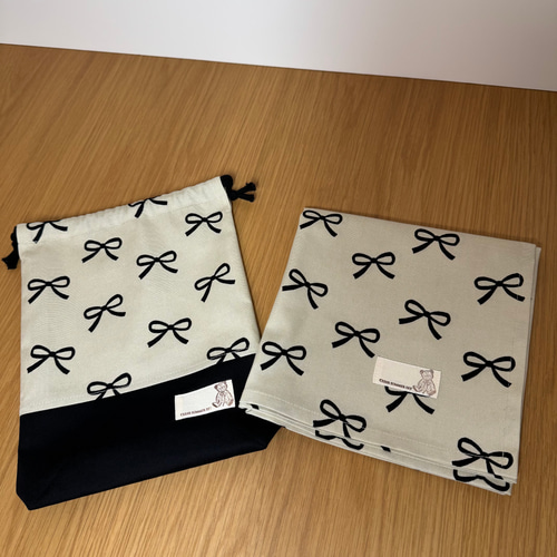 2点セット 40㎝×60㎝小学生向けランチョンマットと給食袋（リボン