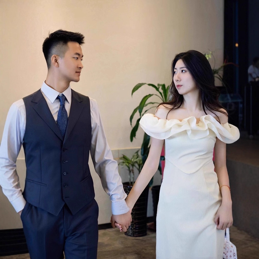 ウェディングドレス 白 黒 オフショルダー シンプル 韓国風 結婚式 パーティー 前撮り 二次会 お呼ばれ AK563