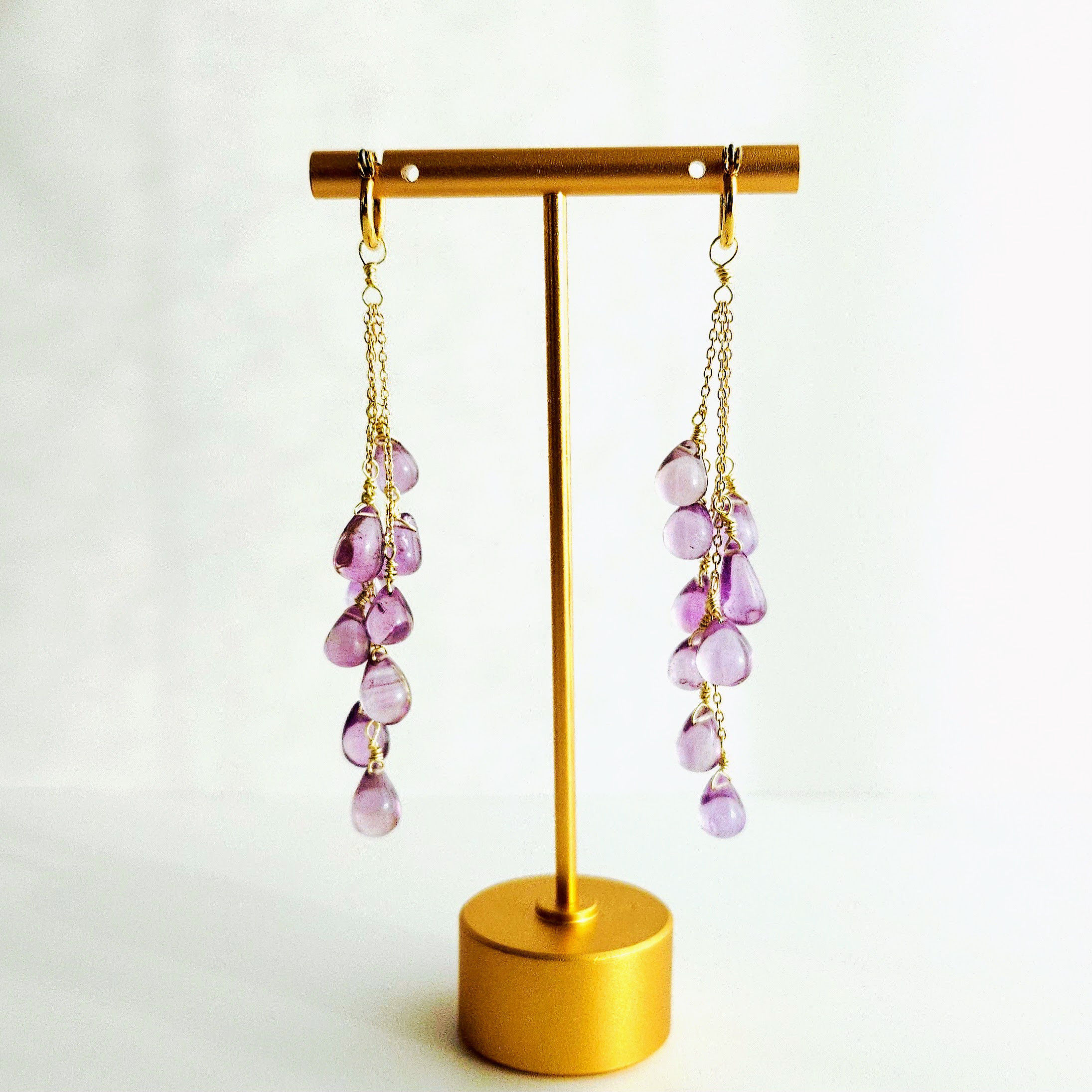 yuraagi-no-hikari｜2月誕生石 アメジストの揺れるロングピアス｜冬に咲く藤の花｜金属アレルギー対応