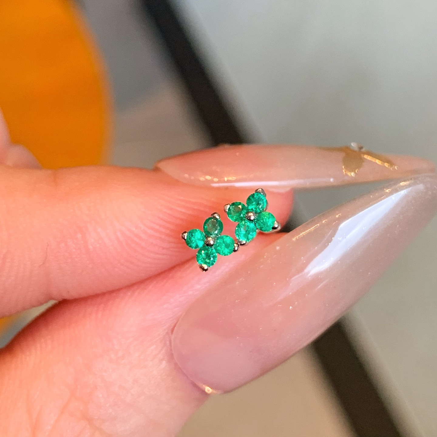 エメラルドピアスk18 0208