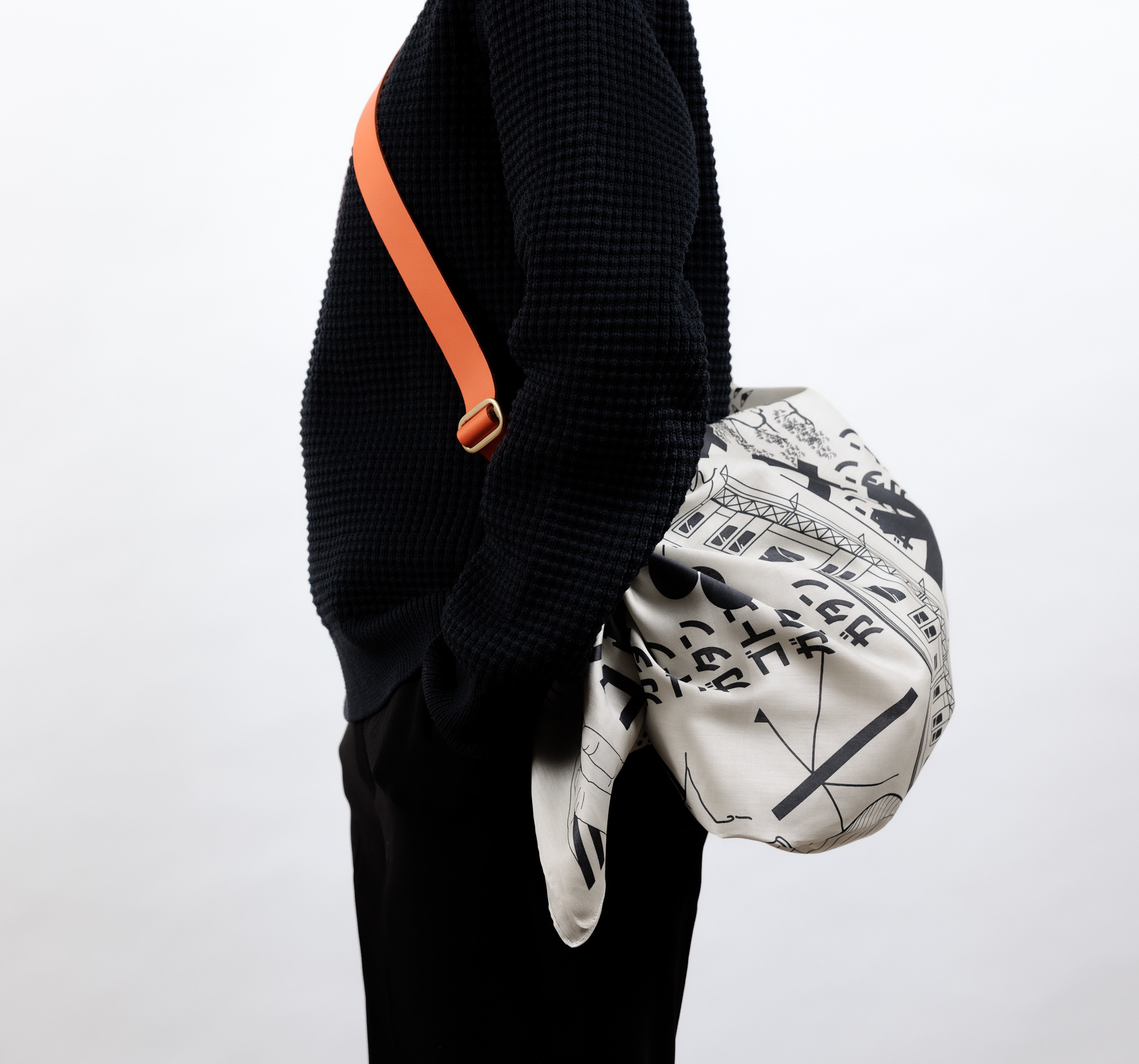 Tokyo Manga Midnight Blue 風呂敷 & 調節可能なレザーストラップセット (オレンジ）