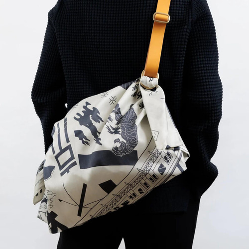 Tokyo Manga Midnight Blue 風呂敷 & 調節可能なレザーストラップ