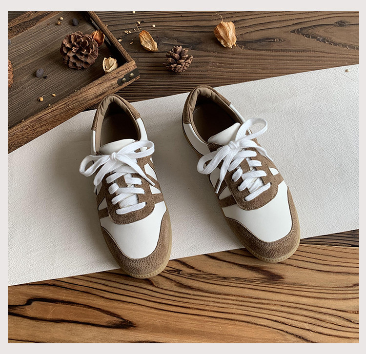 2025 秋新作スポーツカジュアルシューズ 本革クリーンスニーカー レディース メイラード調カラー 万能コーデ対応 ドイ